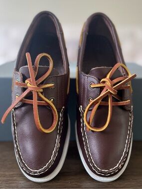 G.H. Bass Women’s Leather Boat Shoes Size 6